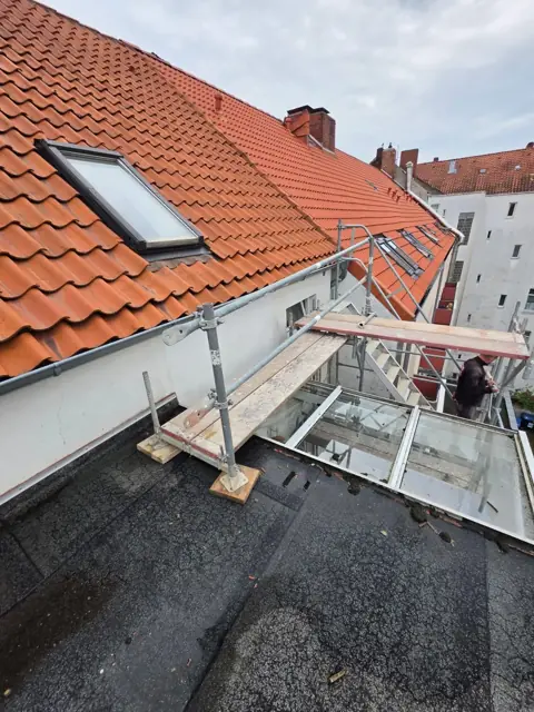 Malerarbeiten im Hinterhof – Hannover, Ansicht 3